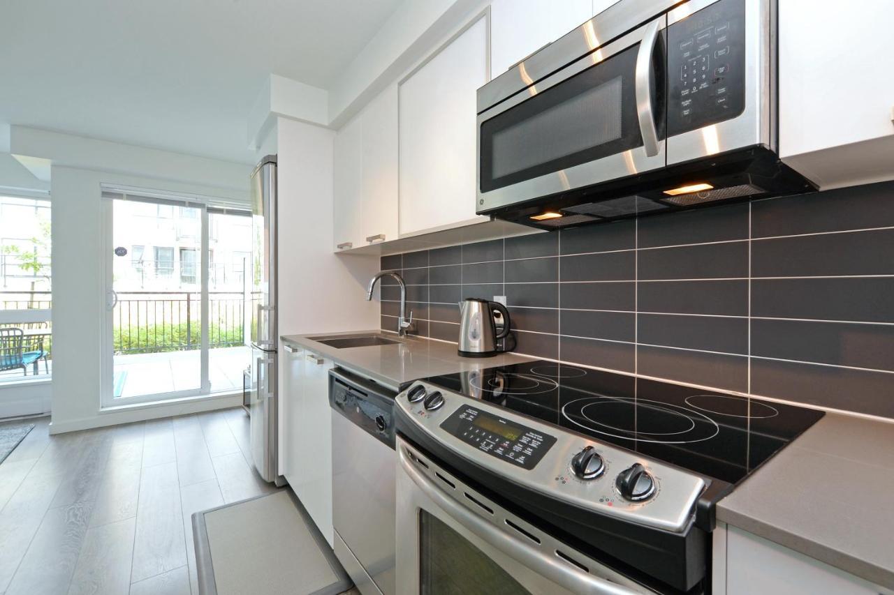 Gorgeous Old Town Condo With Patio And Parking! Victoria Exterior foto