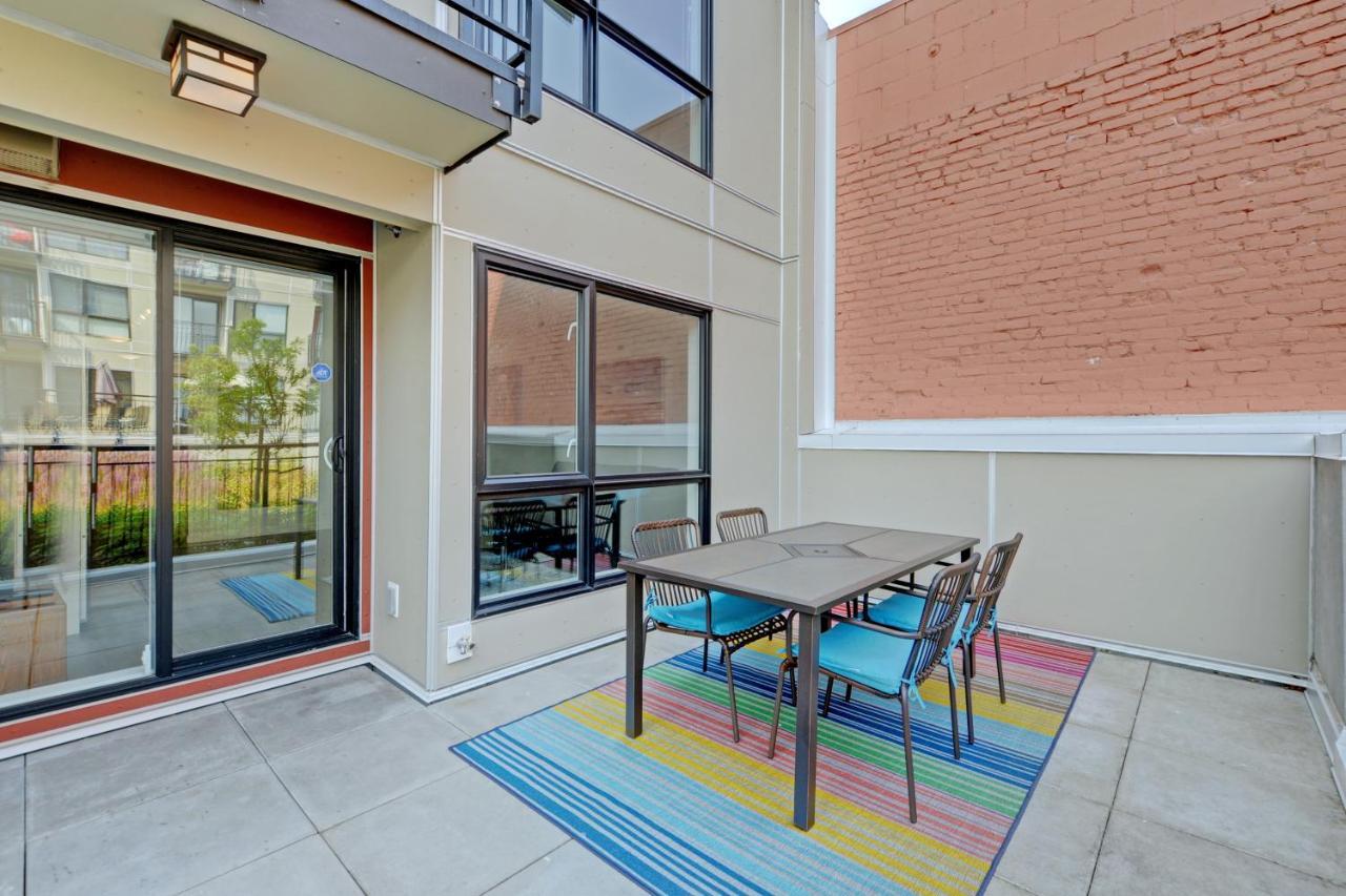 Gorgeous Old Town Condo With Patio And Parking! Victoria Exterior foto